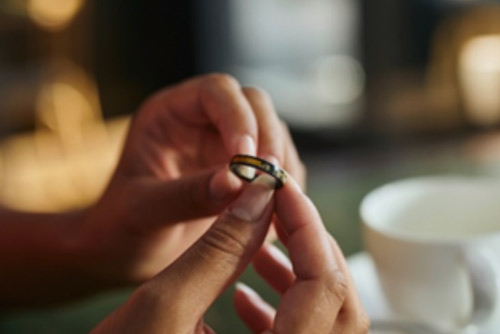 DIGISEQ和英飛凌共同推出全球首款預(yù)認(rèn)證環(huán)形嵌件，助力可穿戴設(shè)備市場的發(fā)展